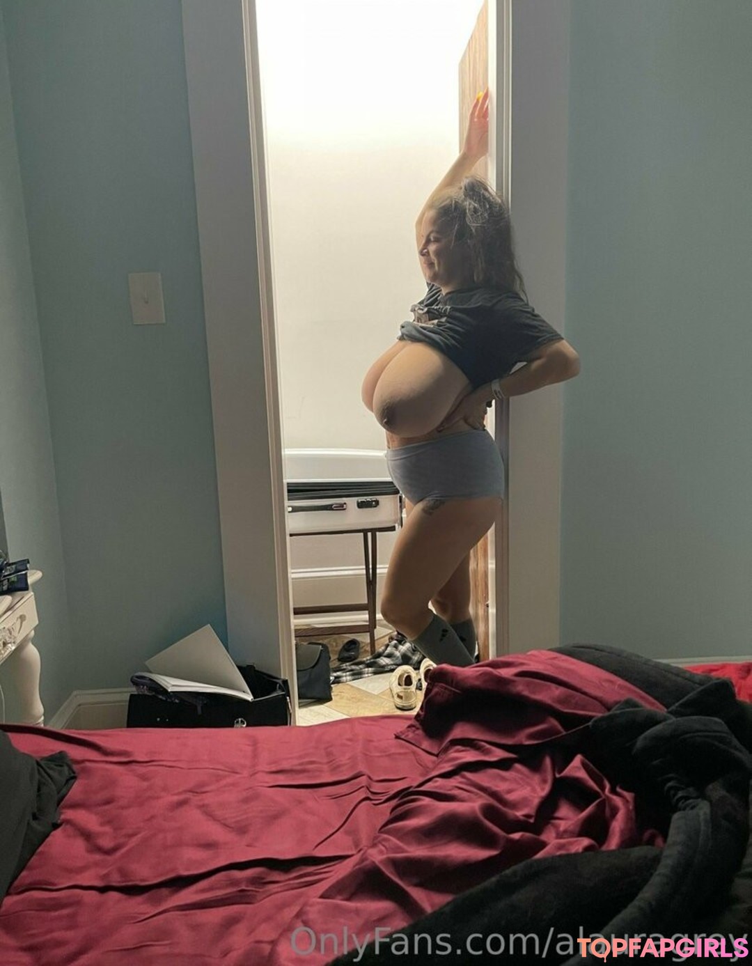 Foto di nudo di fuga di OnlyFans di Alaura Grey #8 Foto di nudo di fuga di OnlyFans di Alaura Grey #8