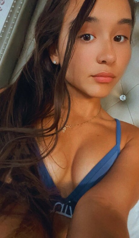Foto di nudo di fuga di OnlyFans di Alahna Ly