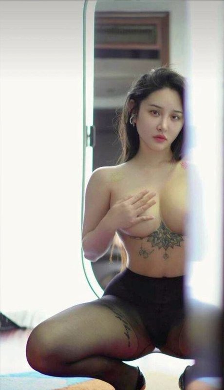 Foto di nudo di fuga di OnlyFans di Songyuxin Hitomi