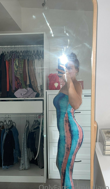 Foto di nudo di fuga di OnlyFans di Iuliavo