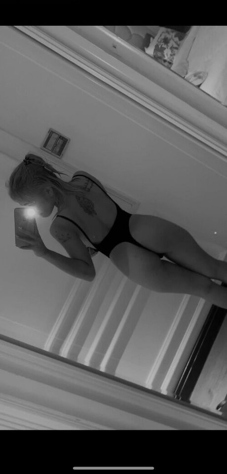 Foto di nudo di fuga di OnlyFans di Suniebae