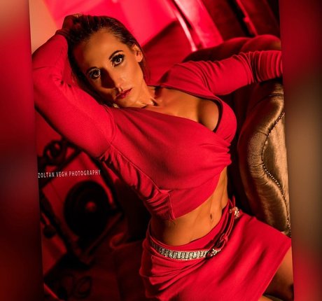 Foto di nudo di fuga di OnlyFans di Reni Gendur