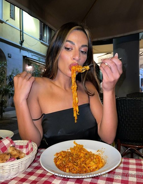 Foto di nudo di fuga di OnlyFans di Christina Carmela