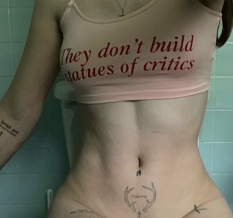 Foto di nudo di fuga di OnlyFans di Ethel Cain