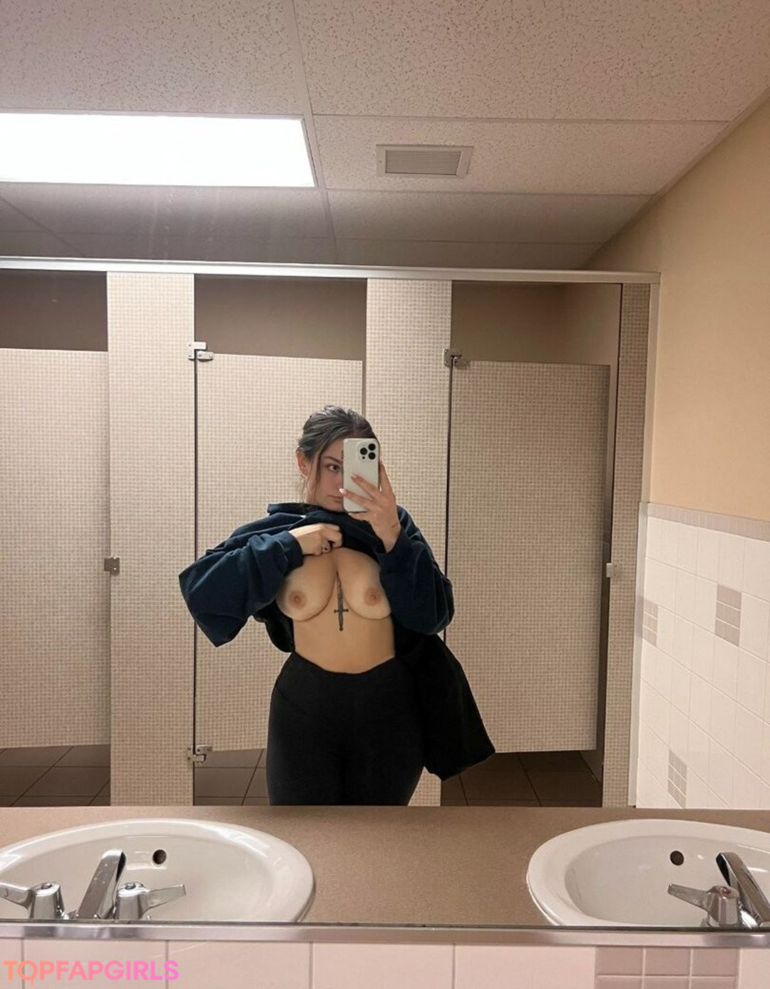 Foto di nudo di fuga di OnlyFans di Sheisbusty #18 Foto di nudo di fuga di OnlyFans di Sheisbusty #18