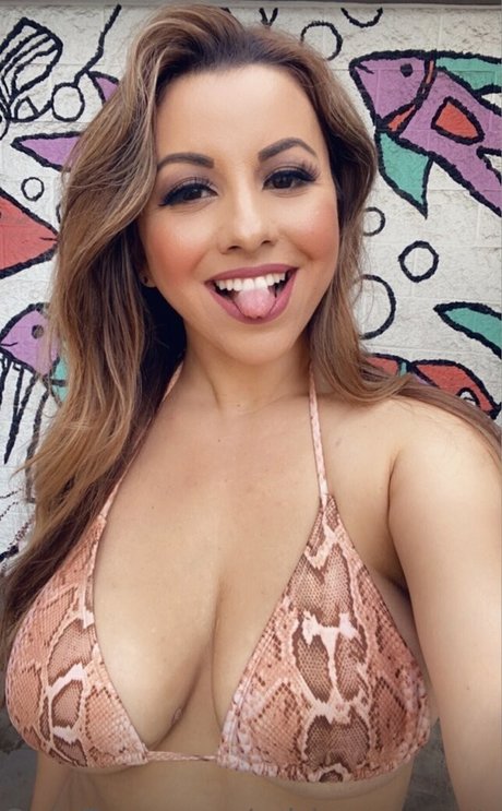 Foto di nudo di fuga di OnlyFans di Adriana Noriega
