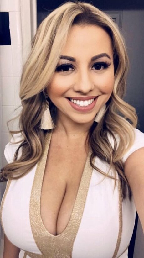 Foto di nudo di fuga di OnlyFans di Adriana Noriega
