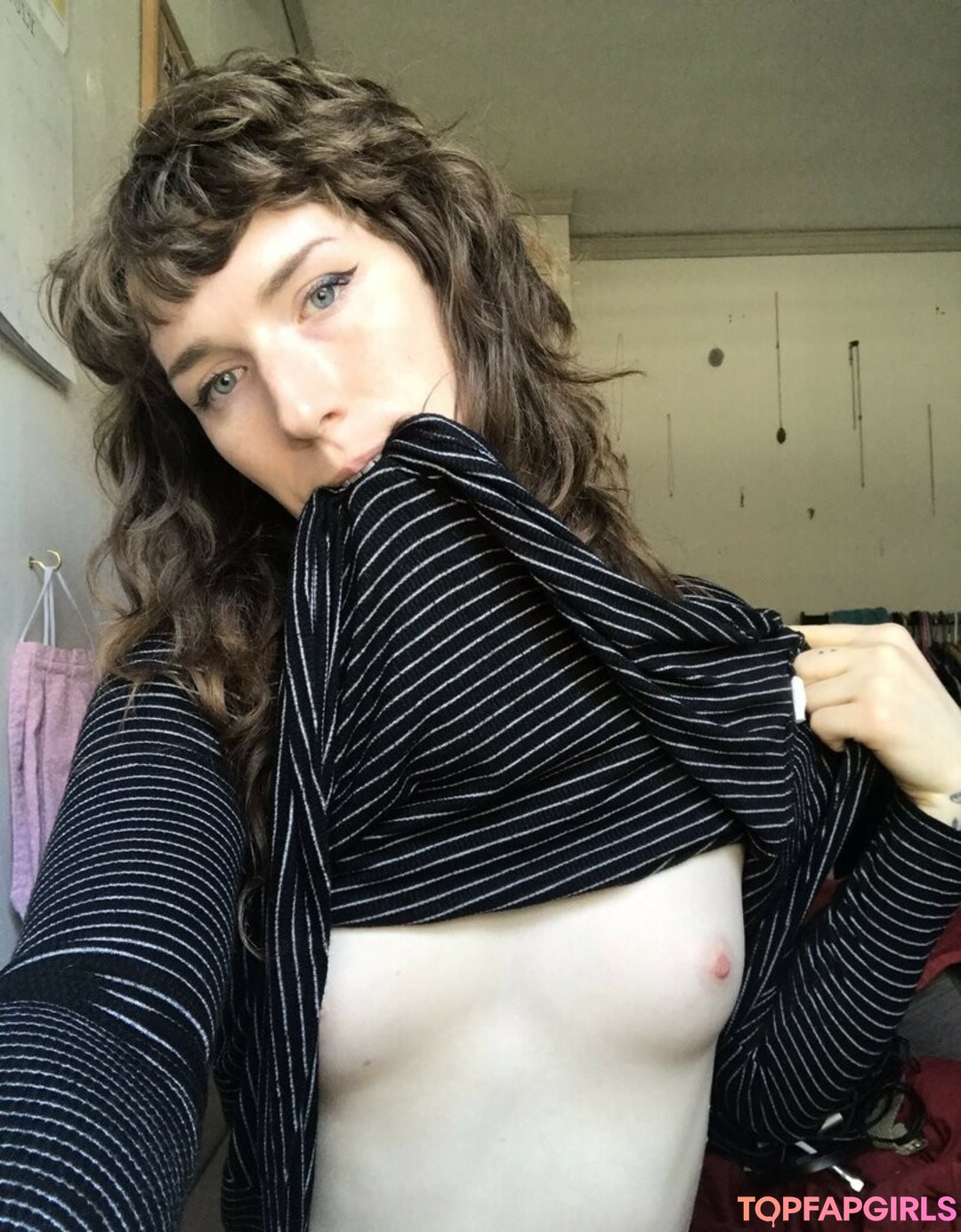 Foto di nudo di fuga di OnlyFans di Basilstrawberry #4 Foto di nudo di fuga di OnlyFans di Basilstrawberry #4