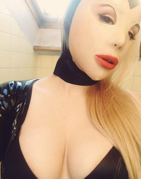 Foto di nudo di fuga di OnlyFans di Sophialarou