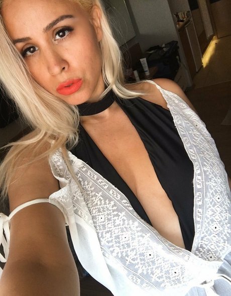 Foto di nudo di fuga di OnlyFans di Sophialarou