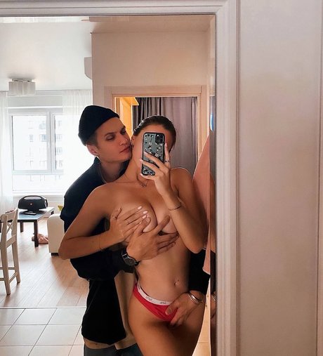 Foto di nudo di fuga di OnlyFans di Mary Nabokova