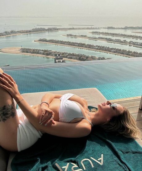 Foto di nudo di fuga di OnlyFans di Mary Nabokova