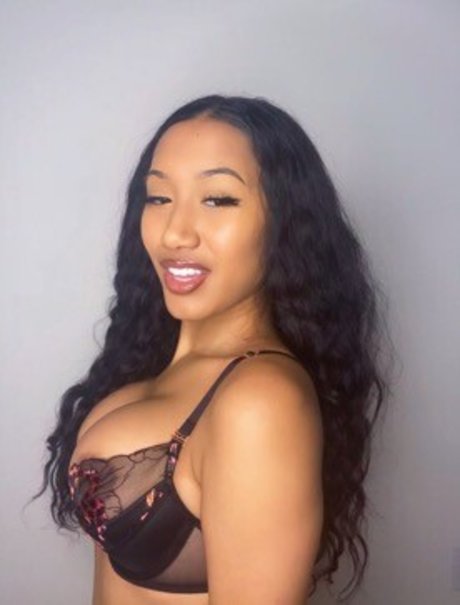 Foto di nudo di fuga di OnlyFans di Drew Valentina