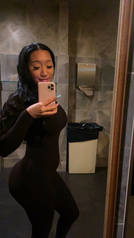 Foto di nudo di fuga di OnlyFans di Drew Valentina
