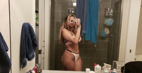 Foto di nudo di fuga di OnlyFans di Karishma