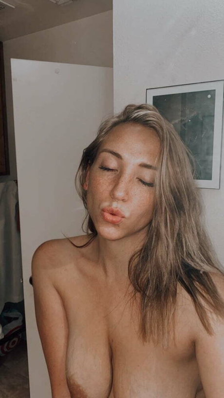 Foto di nudo di fuga di OnlyFans di Kayla Girlnexxdoor