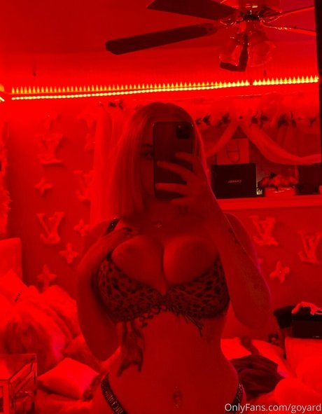Foto di nudo di fuga di OnlyFans di Goyard Wallet