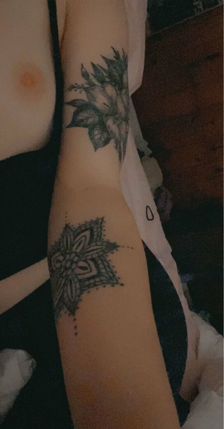 Foto di nudo di fuga di OnlyFans di Maddiebelle