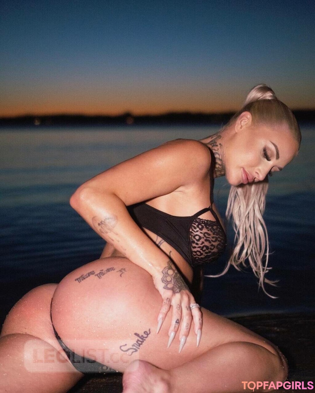 Foto di nudo di fuga di OnlyFans di Elodie Baillargeon Roy #7 Foto di nudo di fuga di OnlyFans di Elodie Baillargeon Roy #7