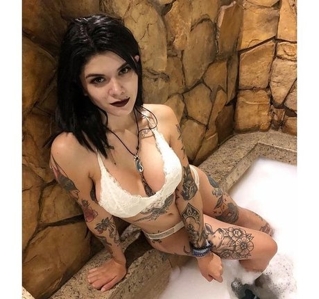 Foto di nudo di fuga di OnlyFans di Paula Madrigal