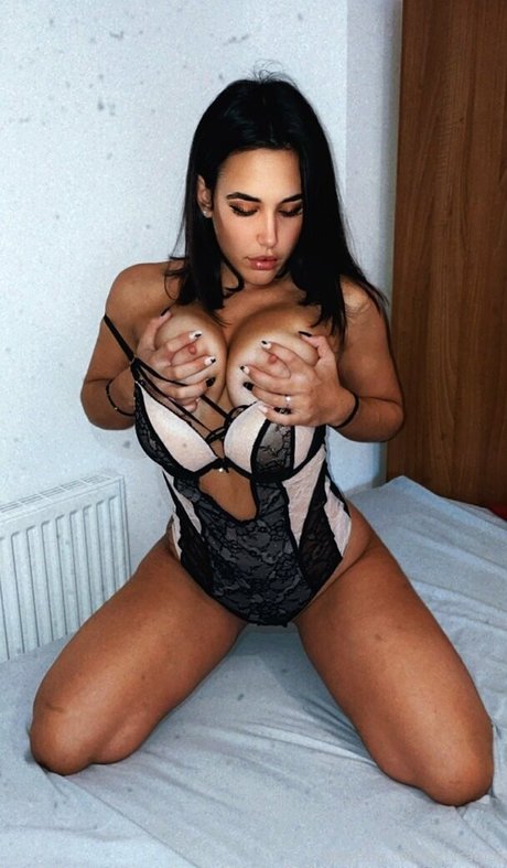 Foto di nudo di fuga di OnlyFans di Dafni Kouneli