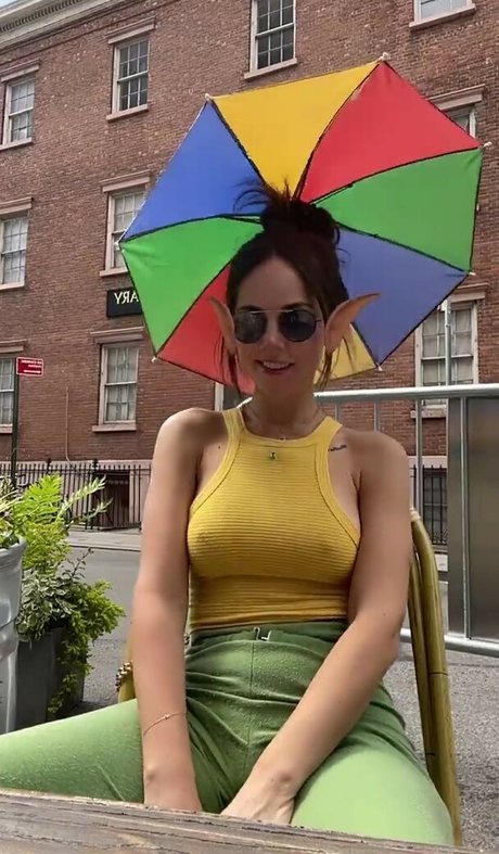Foto di nudo di fuga di OnlyFans di Camila Sodi