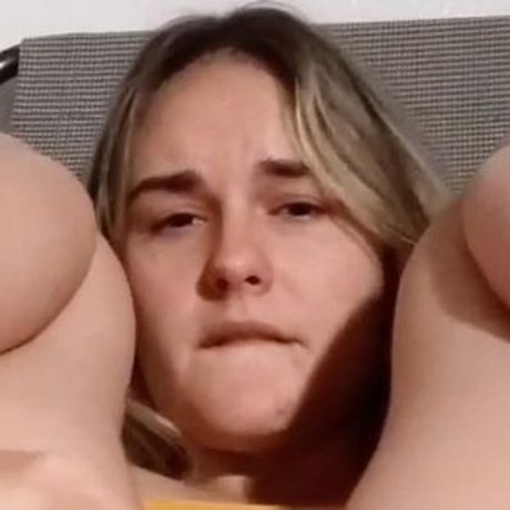 Foto di nudo di fuga di OnlyFans di Kittenbell