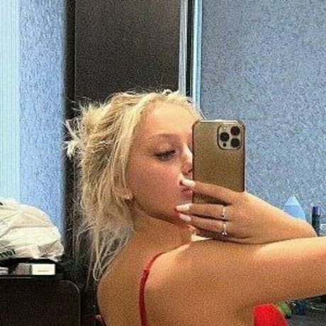 Foto di nudo di fuga di OnlyFans di Allknvt