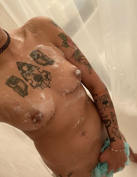 Foto di nudo di fuga di OnlyFans di Shinyxcharm93