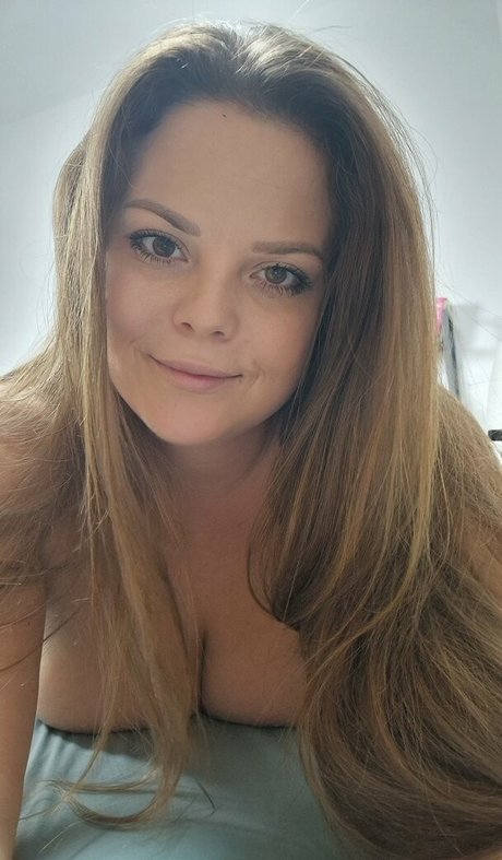 Foto di nudo di fuga di OnlyFans di Lea Lovebird