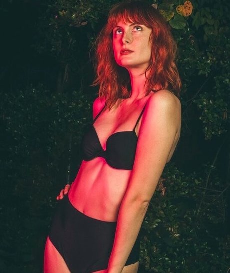 Foto di nudo di fuga di OnlyFans di Erine Redhead