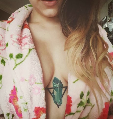 Foto di nudo di fuga di OnlyFans di Erika Szabo