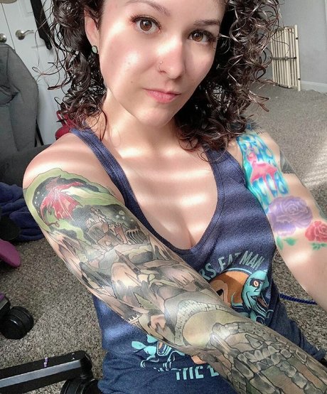 Foto di nudo di fuga di OnlyFans di Ladydevann