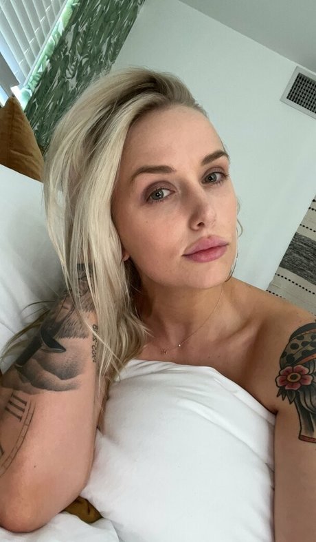 Foto di nudo di fuga di OnlyFans di Hisnherobsessions