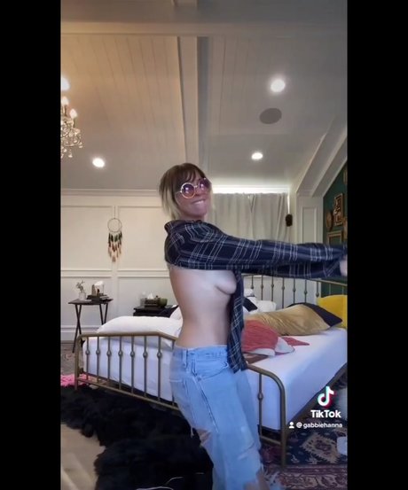 Foto di nudo di fuga di OnlyFans di Gabbie Hanna