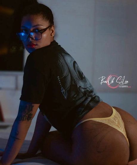 Foto di nudo di fuga di OnlyFans di Carla Dias