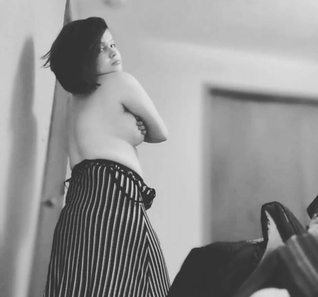 Foto di nudo di fuga di OnlyFans di Croline Cpelri
