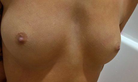 Foto di nudo di fuga di OnlyFans di Broomtrail
