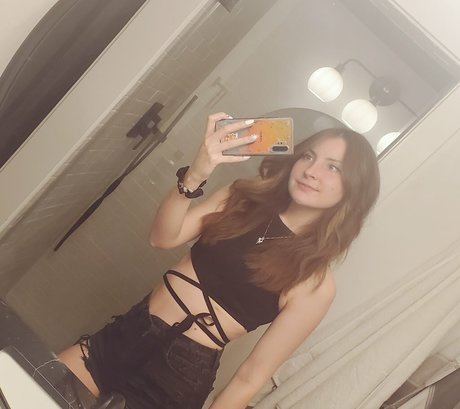 Foto di nudo di fuga di OnlyFans di Vicky Kunia