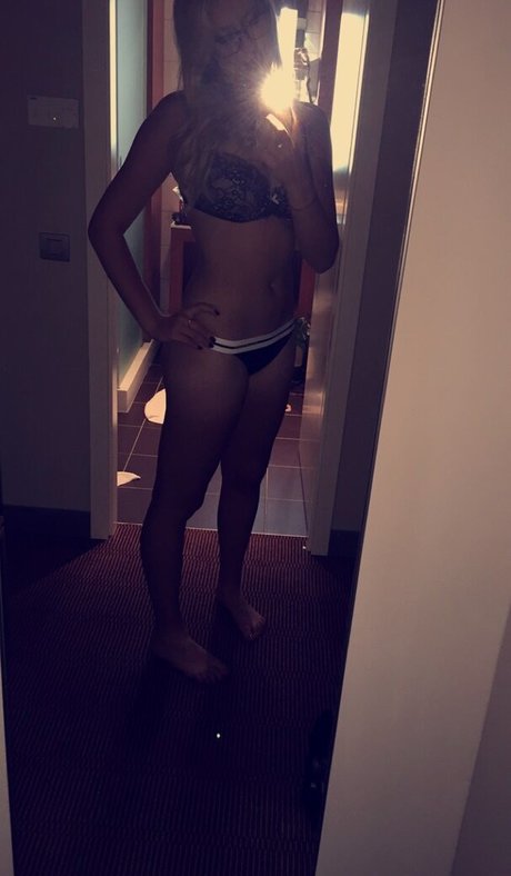 Foto di nudo di fuga di OnlyFans di Kristina Mladenovic