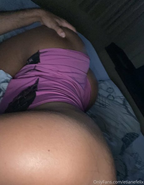 Foto di nudo di fuga di OnlyFans di Etiane Felix