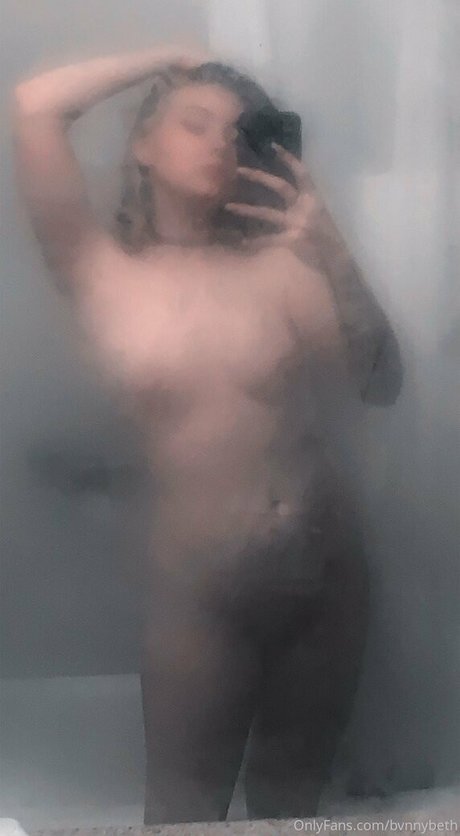 Foto di nudo di fuga di OnlyFans di Bvnnybeth