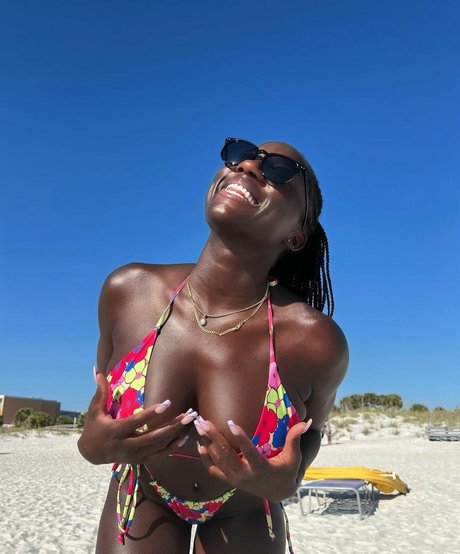 Foto di nudo di fuga di OnlyFans di Shellece