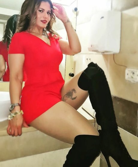 Foto di nudo di fuga di OnlyFans di Aroua Dh