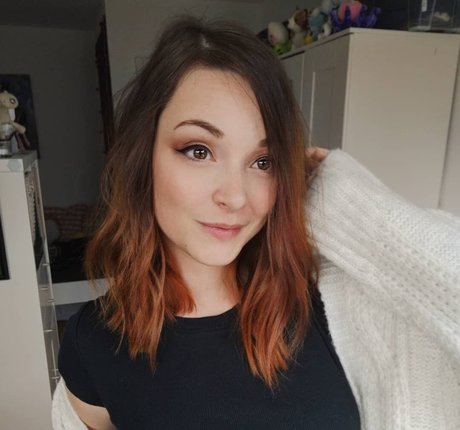 Foto di nudo di fuga di OnlyFans di Rainbowf0x