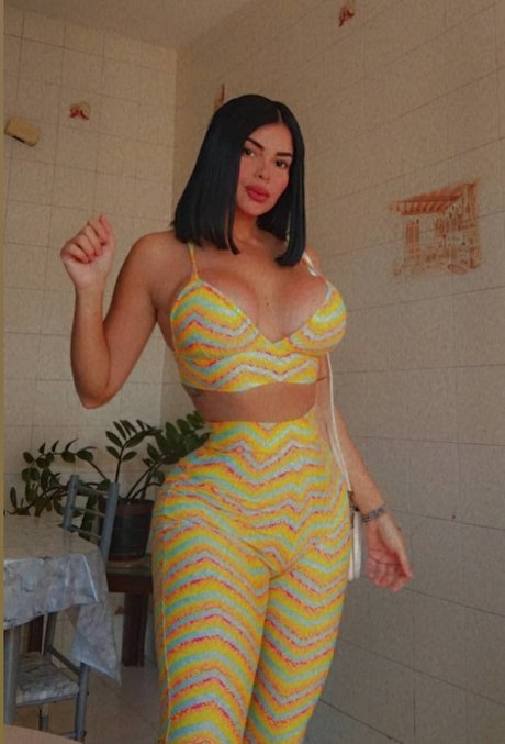 Foto di nudo di fuga di OnlyFans di Paola Flores