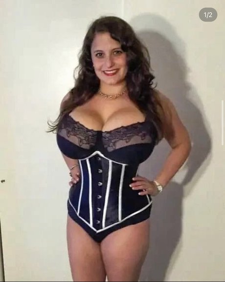 Foto di nudo di fuga di OnlyFans di Avery Millah
