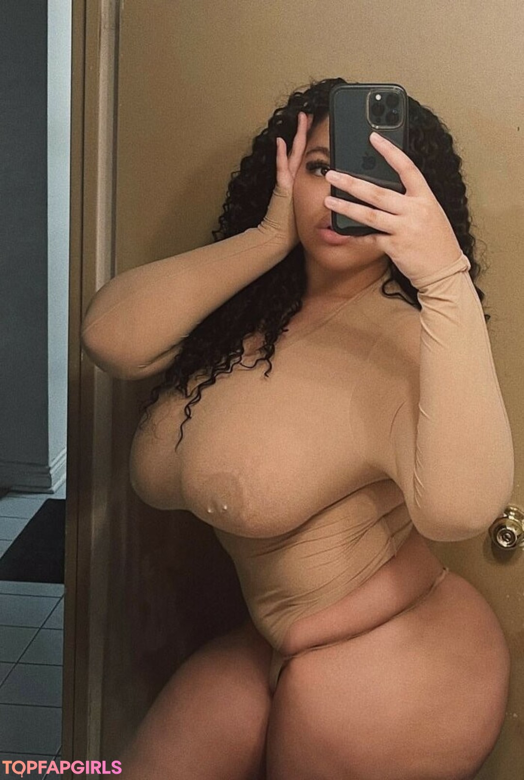 Foto di nudo di fuga di OnlyFans di Tanya Mayenge #22 Foto di nudo di fuga di OnlyFans di Tanya Mayenge #22