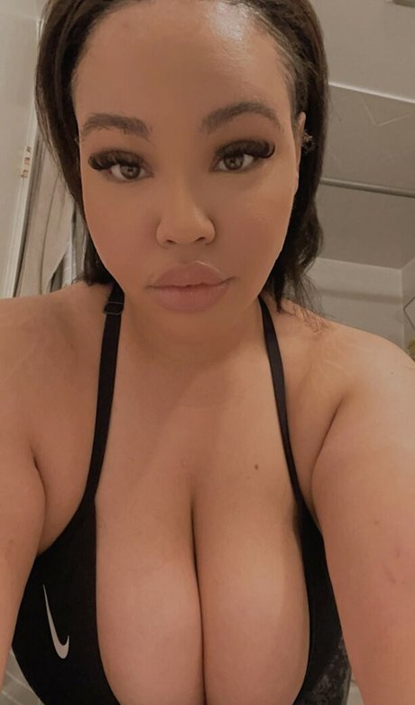 Foto di nudo di fuga di OnlyFans di Tanya Mayenge