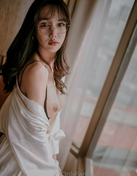 Foto di nudo di fuga di OnlyFans di Benz Sang